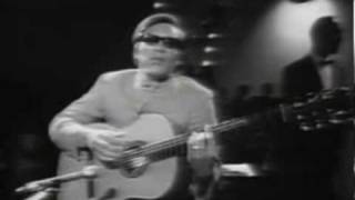 José Feliciano performs at age 17
