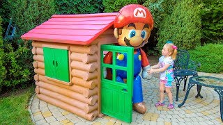 Гигантские Игрушки в новом доме у Насти на детской площадке