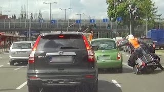 Harleyowiec kontra blondynka...