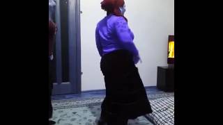 Турчанки танцуют