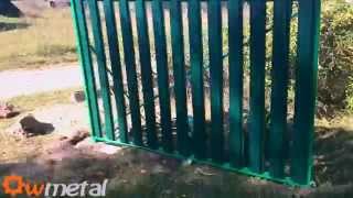 Видео-пример монтажа ворот из металлического штакетника