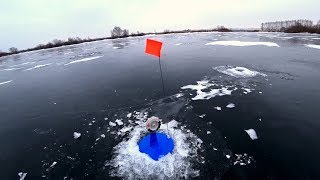 ЛЕСКА ТРЕЩИТ В ПАЛЬЦАХ! Рыбалка на жерлицы. Зимняя рыбалка 2018