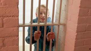 INSIDE a 300 Year Old U.S. Jail!