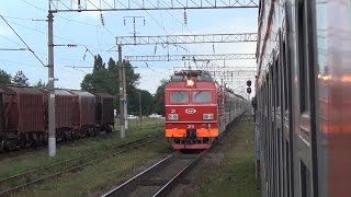 Электровоз ЭП1-211 с поездом №452 Адлер — Ижевск