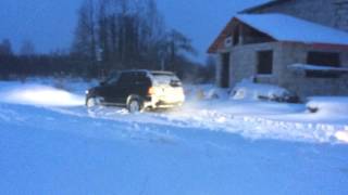 Бмв х5 и Инфинити фх 45 дрифт по снегу. BMW X5 and Infiniti FX 45 drift of snow