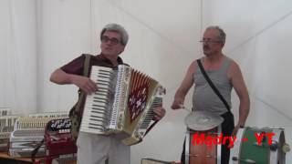 Walc rosyjski NA STOKACH MANDŻURII gra wspaniały akordeonista Sł. DORACZYŃSKI ! Kazimierz Dolny 2016
