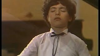 Evgeny Kissin plays Rachmaninoff Etude-tableau op. 39 no. 5 - video 1986
