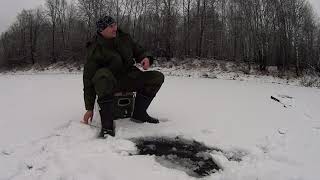 Рыбалка по первому льду. Сезон 2019. Безкивковая удочка в деле.