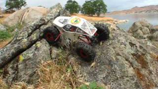 Venom Creeper vs. Axial AX10