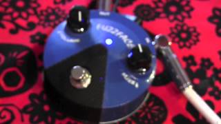 Dunlop Fuzzface Mini blue silicon fuzz guitar pedal demo with Kingbee HSS Strat