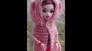 Как вязать шарф-капюшон на спицах. Обновки для куклы Монстр хай. Уроки вязания для начинающих.