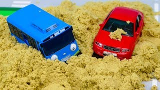 Мультик про машинки - 238 серия:  Самосвал, Трактор, Авария, Эвакуатор, Погрузчик, Автобус, Песок