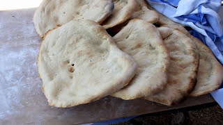Как пекут традиционный грузинский хлеб Лаваш. How to bake traditional Georgian bread?