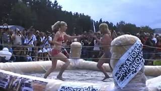 Женские бои в грязи. VW Fest