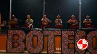 Entretenimento de festa com grupo de samba ao vivo