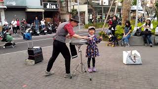 台南市海安路藝術市集街頭表演~亮亮第一次被叫上去