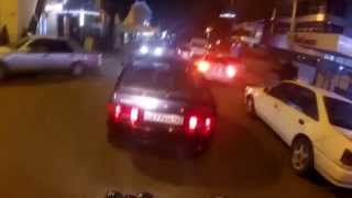 Как я тебя в боковые зеркала видеть должна?))
