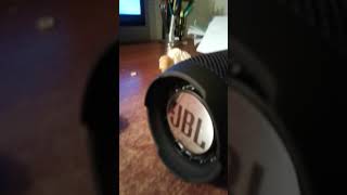 Калонка JBL CHARGE3 норм колонка?советую всем
