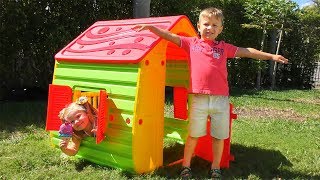 Roma and Diana Pretend Play with PlayHouse!