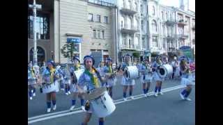 Девушки барабанщицы