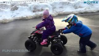 Ребёнок в 2 года едет на квадроцикле! | Покатушки на детском квадроцикле Х-15 водителю 2 года