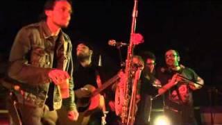Araba Fenice, Cres,  Manu e il pubblico cantano Bella Ciao Concerto I° Maggio - Cervia 2011