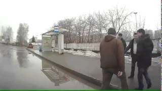 Компания быдло на тротуаре