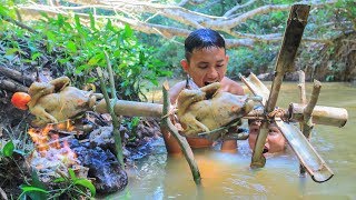 Primitive Technology: Roasted Chicken Using Waterwheel In Water | Wilderness Food