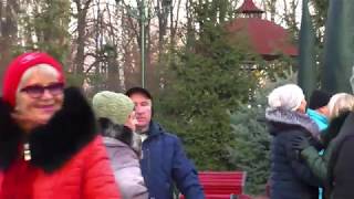Снова стою одна.Народные танцы,парк Горького,Харьков.
