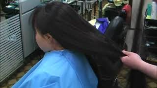 黒髪超ロングの女の子を理容室でシャンプーしちゃいましたvery long hair girl shampoo