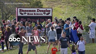 Students in Florida return to school in emotion