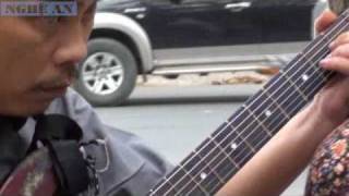Chuyện tình vợ chồng mù hát rong