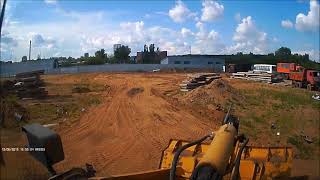 Перемещение грунта и планировка погрузчиком LW300F