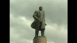 Москва, в кадре печальный 1991, эпоха Горбачева. Уныло, серо, снимал американец, но это наша история