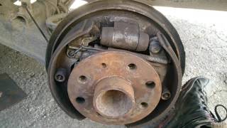 Замена тормозных колодок Opel Vectra A часть 2