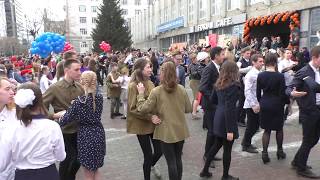 Акция Вальс Победы танец флешмоб в Екатеринбурге "Ах, эти тучи в голубом" 9 мая 2018