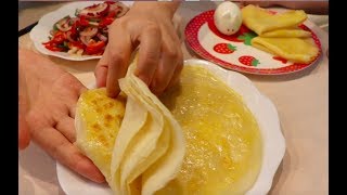 鸡蛋薄饼简单做法，手不沾面十分钟搞定，配上营养爽口小凉菜，味美