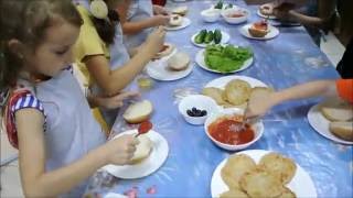 Как сделать бургеры Квакины? - мастер-класс в кафе Бармалей (Донецк, 20.08.2016)