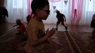 Танец Реальных пацанов в детском саду!