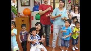 明原蒙特梭利幼兒園0616活動:親子手語「有禮真好」。