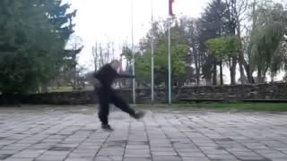 Классно парень танцует! Это надо смотреть 100 раз!