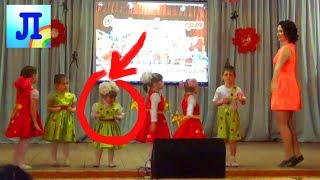 Одна девочка ЖжЕт УМОРА?? ЭТО НАДО ВИДЕТЬ! Дети танцуют смешно. Children dance funny. Приколы 2017