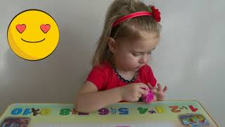 Катя делает себе макияж Makeup for little girls Детское видео