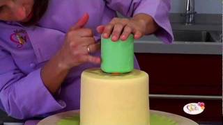Demo Curso Online Iniciación Fondant. Montaje de una tarta de fondant de 2 pisos. Megasilvita.com