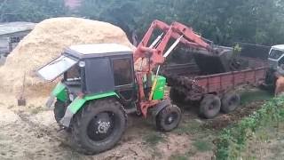 МТЗ 82.1 с погрузчиком КУН на погрузке навоза в разбрасыватель РОУ-6