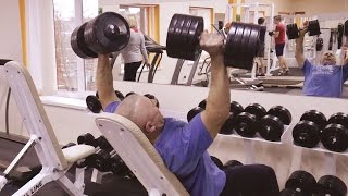Техника закидывания: как взять тяжелые гантели для жима сидя, лежа