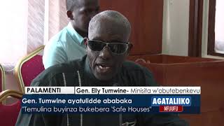 Gen. Tumwiine ayatulidde ababaka.
