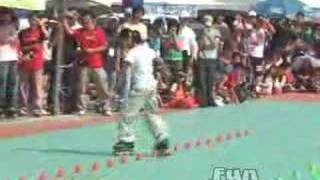 Wonderful kid !  (Freestyle rollerblade skating)