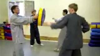 Занятия в школе КУНГ ФУ . Стиль自然  Часть 1.