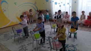 Танец мальчиков "СТИРКА" в младшей группе. 8 марта в детском саду.